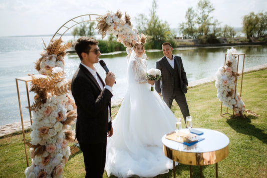 Summer-wedding-ceremony-flower-pillar-and-arch