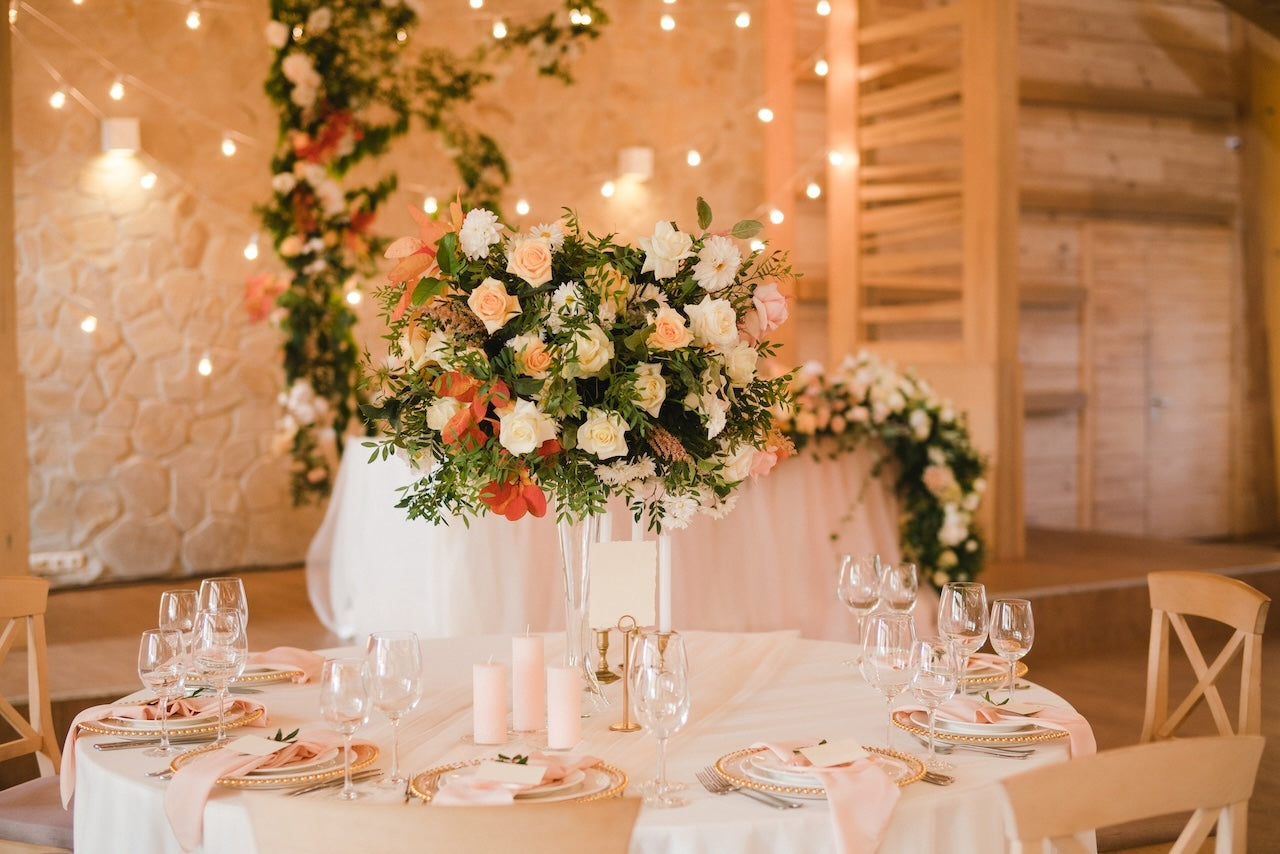 modern-wedding-flower-design-table-arrangement-vancouver-bc