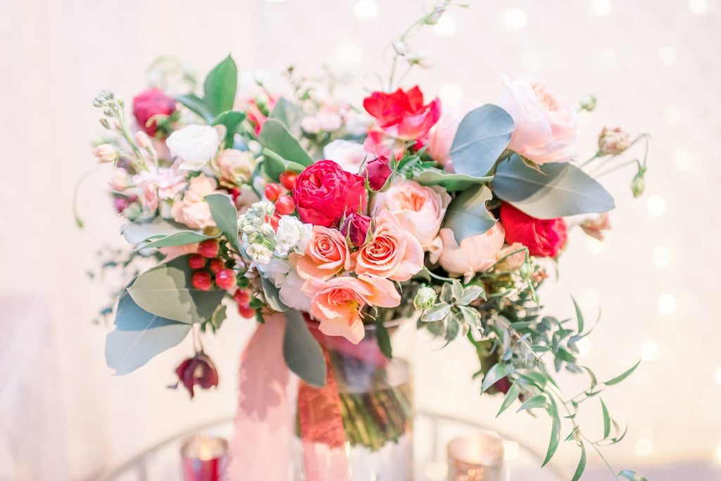 Things to consider when picking wedding flowers