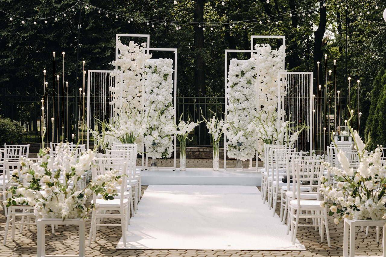 Vancouver-BC-wedding-ceremony-flower-Pillar-and-altar-arrangements