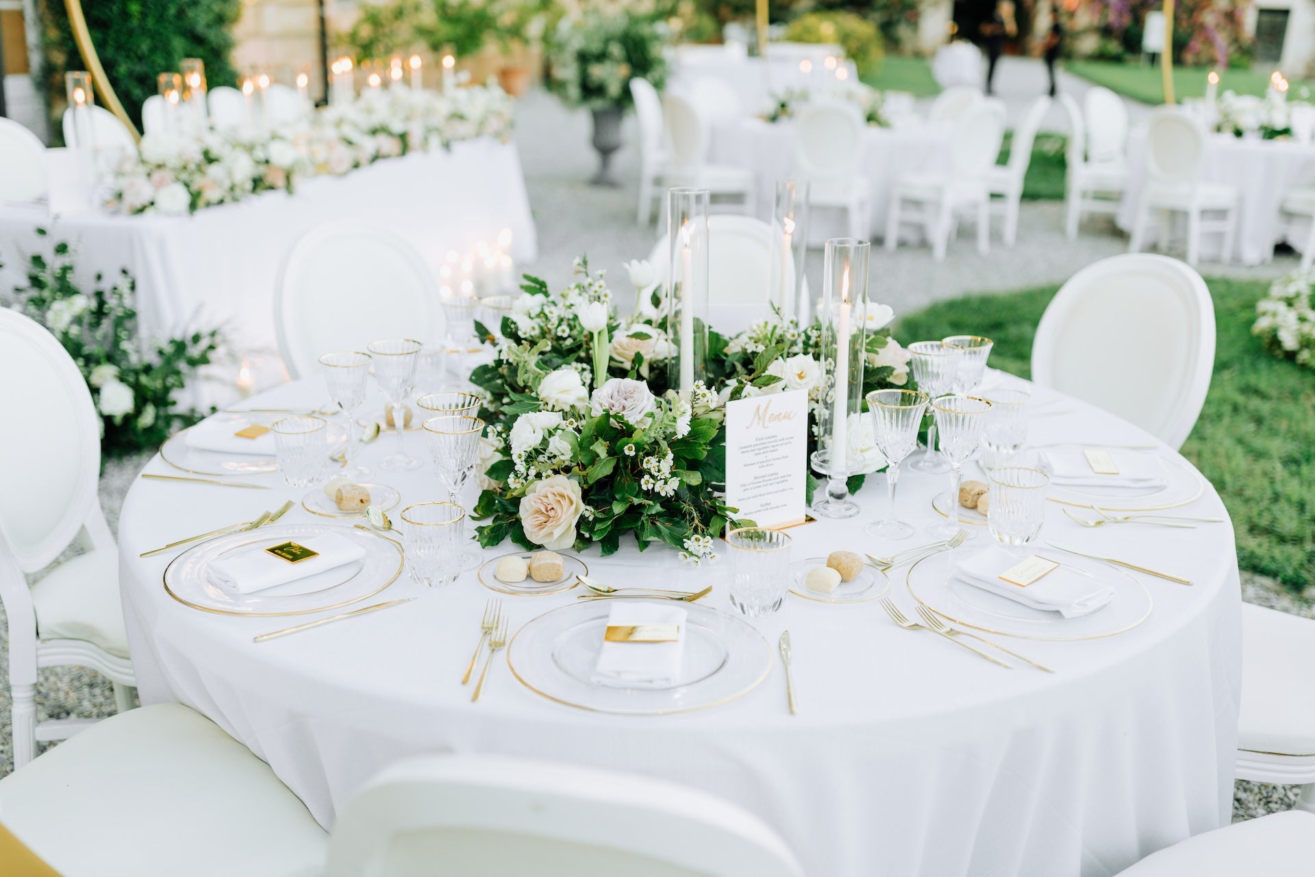 Vancouver-bc-out-door-reception-tables-decorated-with-flowers-for-wedding