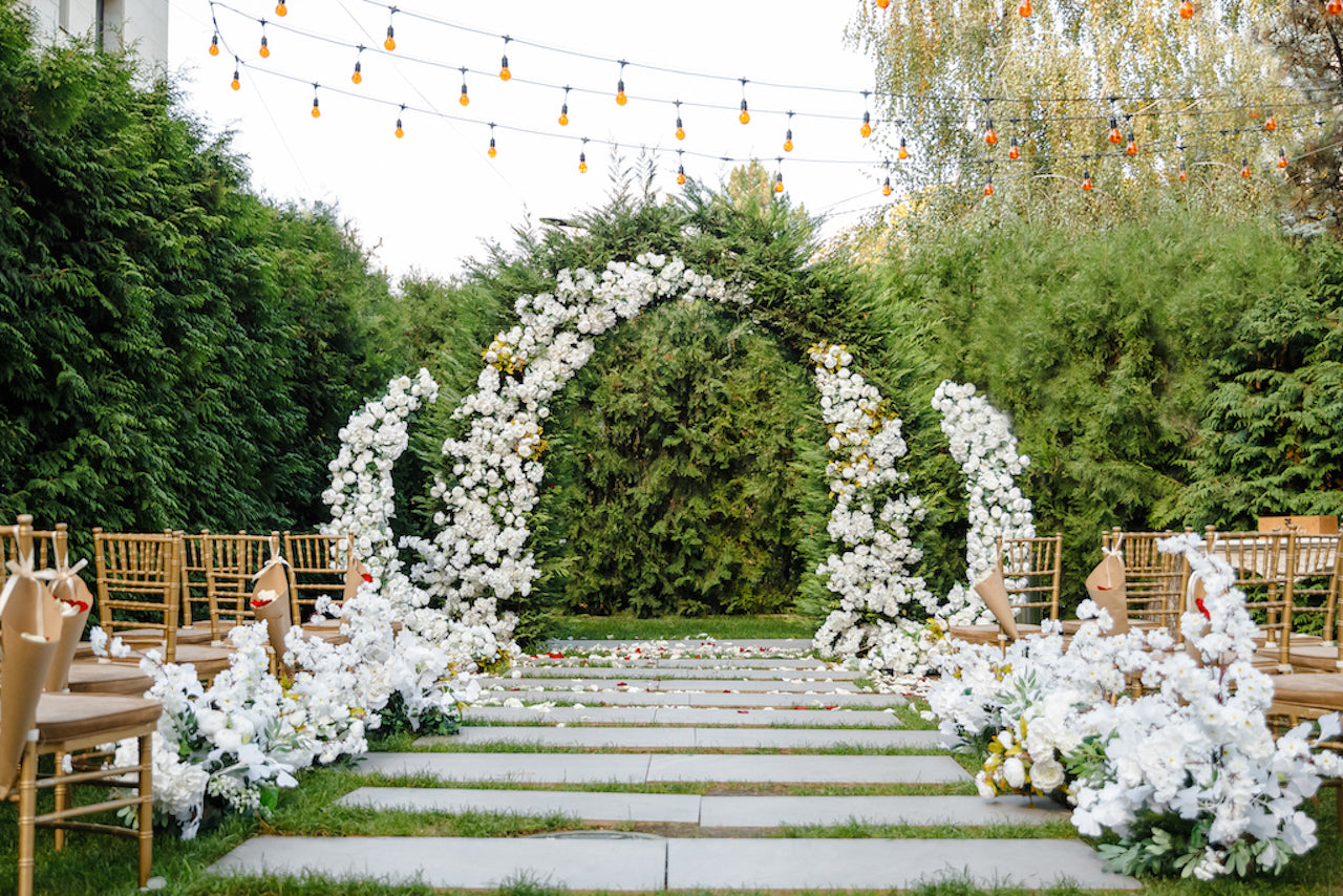 north-vancouver-wedding-ceremony-outdoors-arch