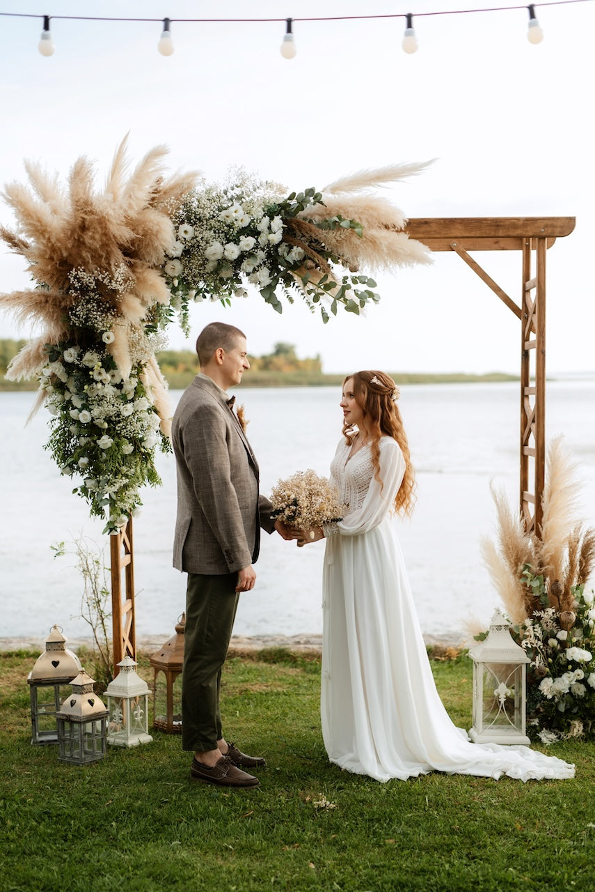 vancouver-bc-wedding-ceremony-arch-bouquet