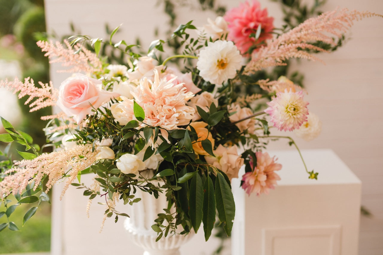 wedding-ceam-blush-flower-arrangement-vancouver-bc
